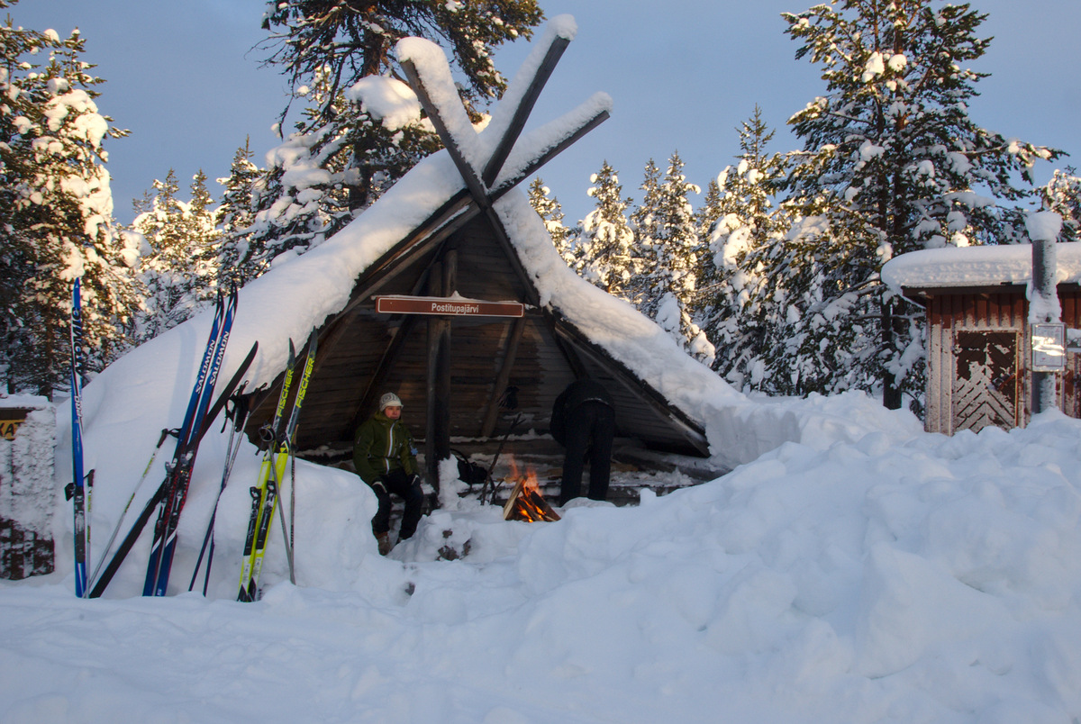 Lean-to shelter at Postitupajärvi