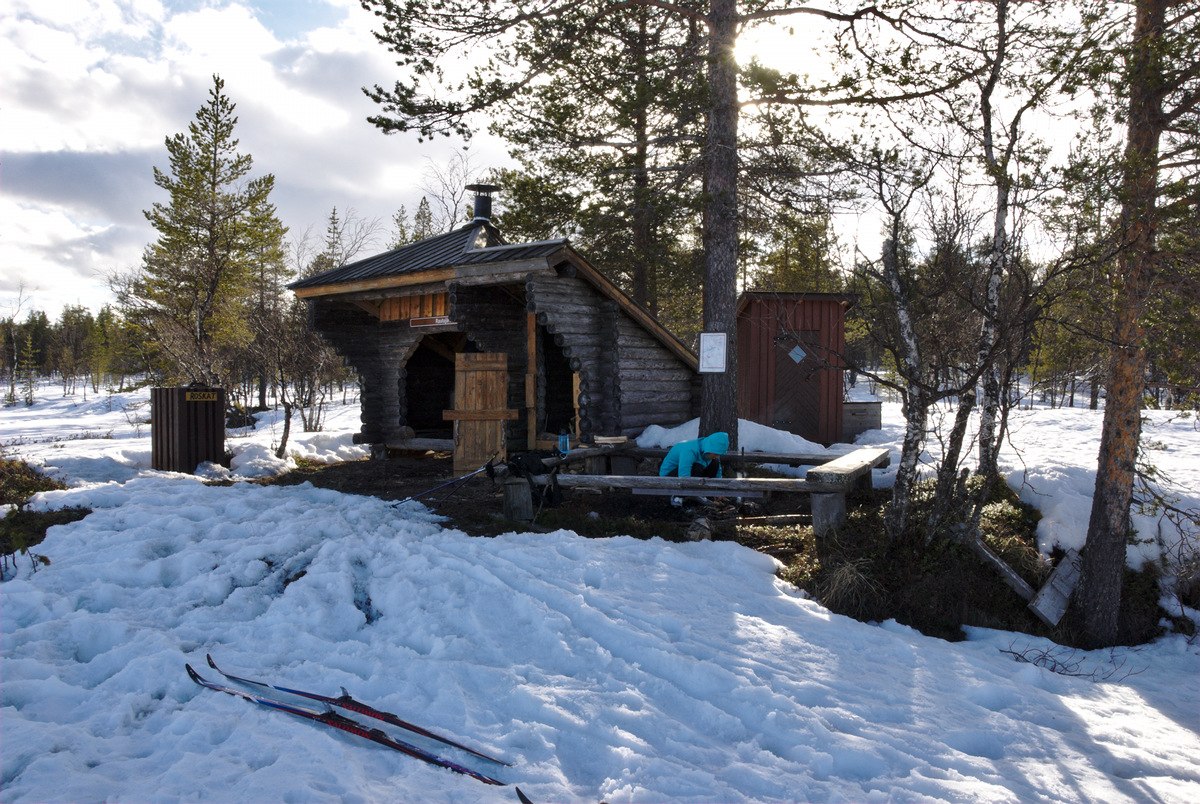 Lean-to shelter at Rautujärvi