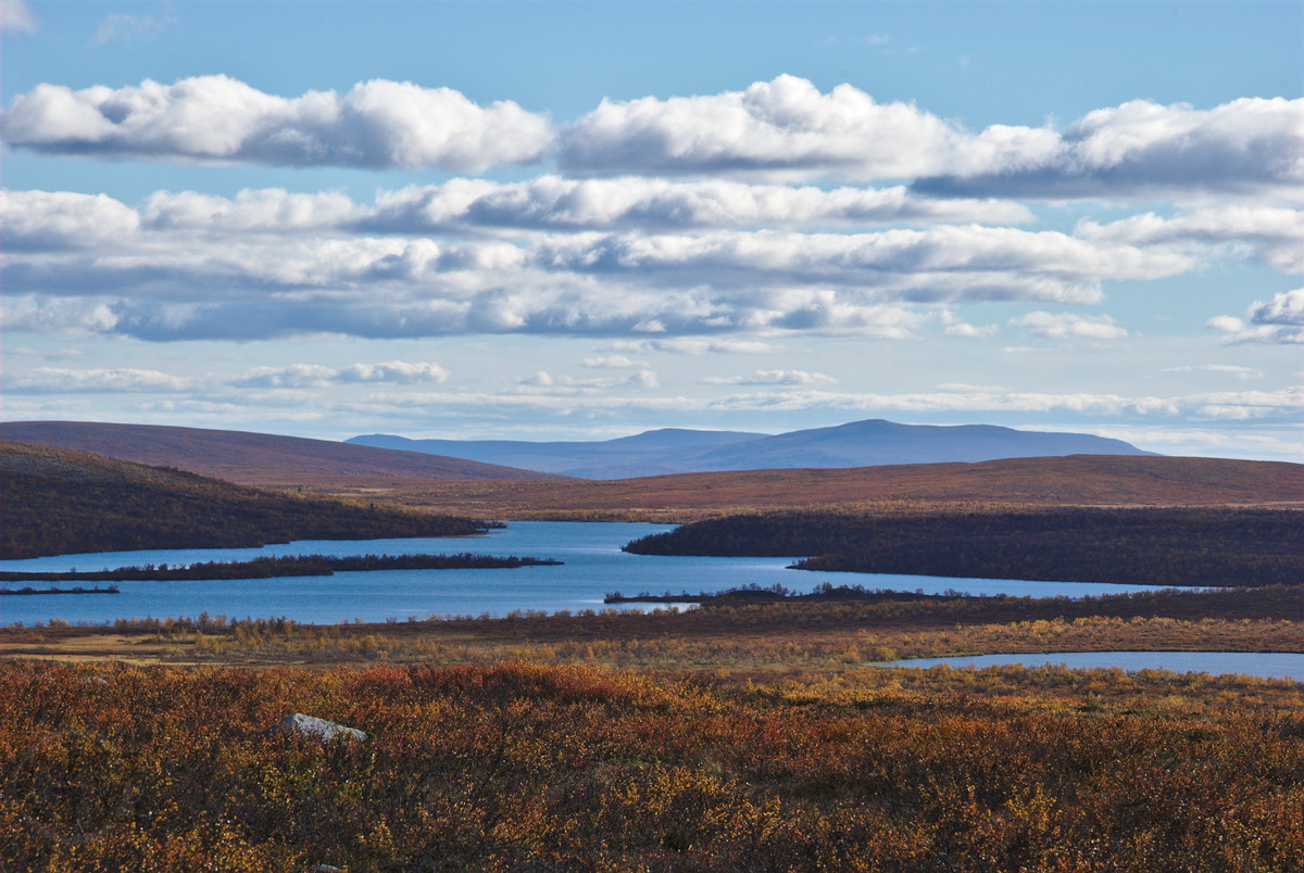 Lake Olkojärvi and Ounastunturi fells in the background