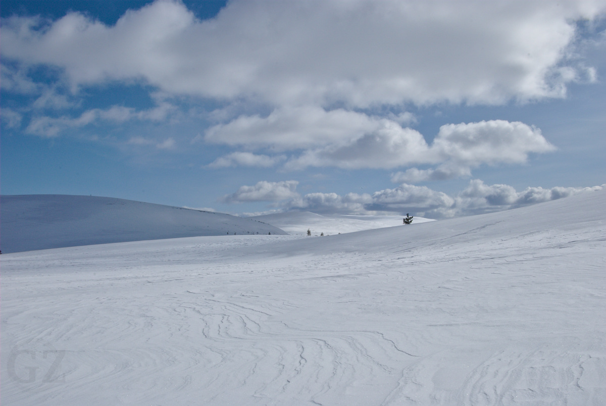 Skiing to Hannukuru