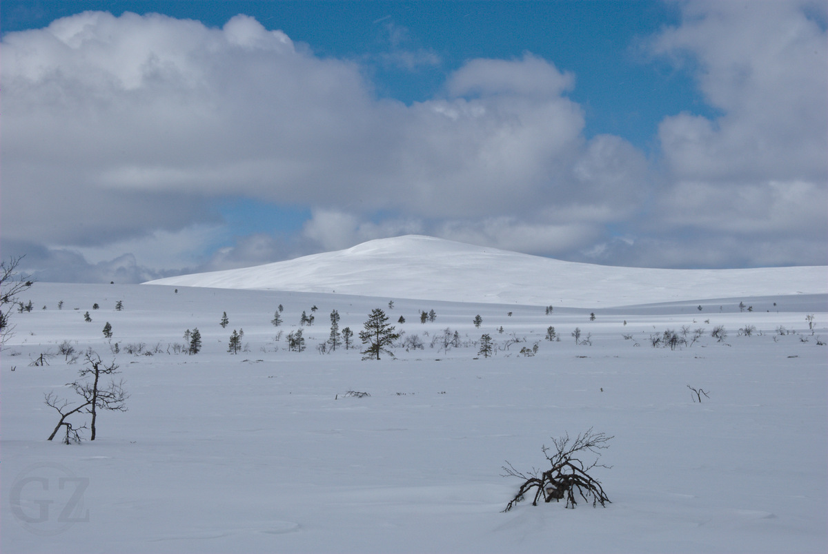 Skiing to Hannukuru