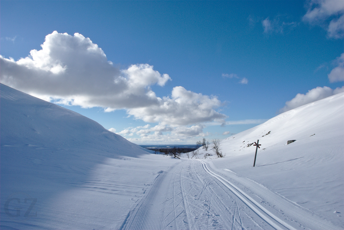 Skiing to Hannukuru