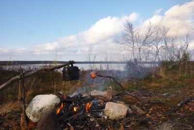 Dinner on the shore of lake Retkajärvi