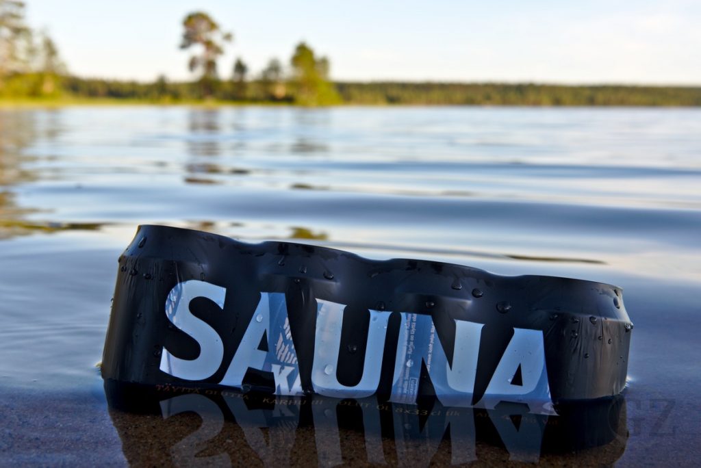 Beer 8-pack in water